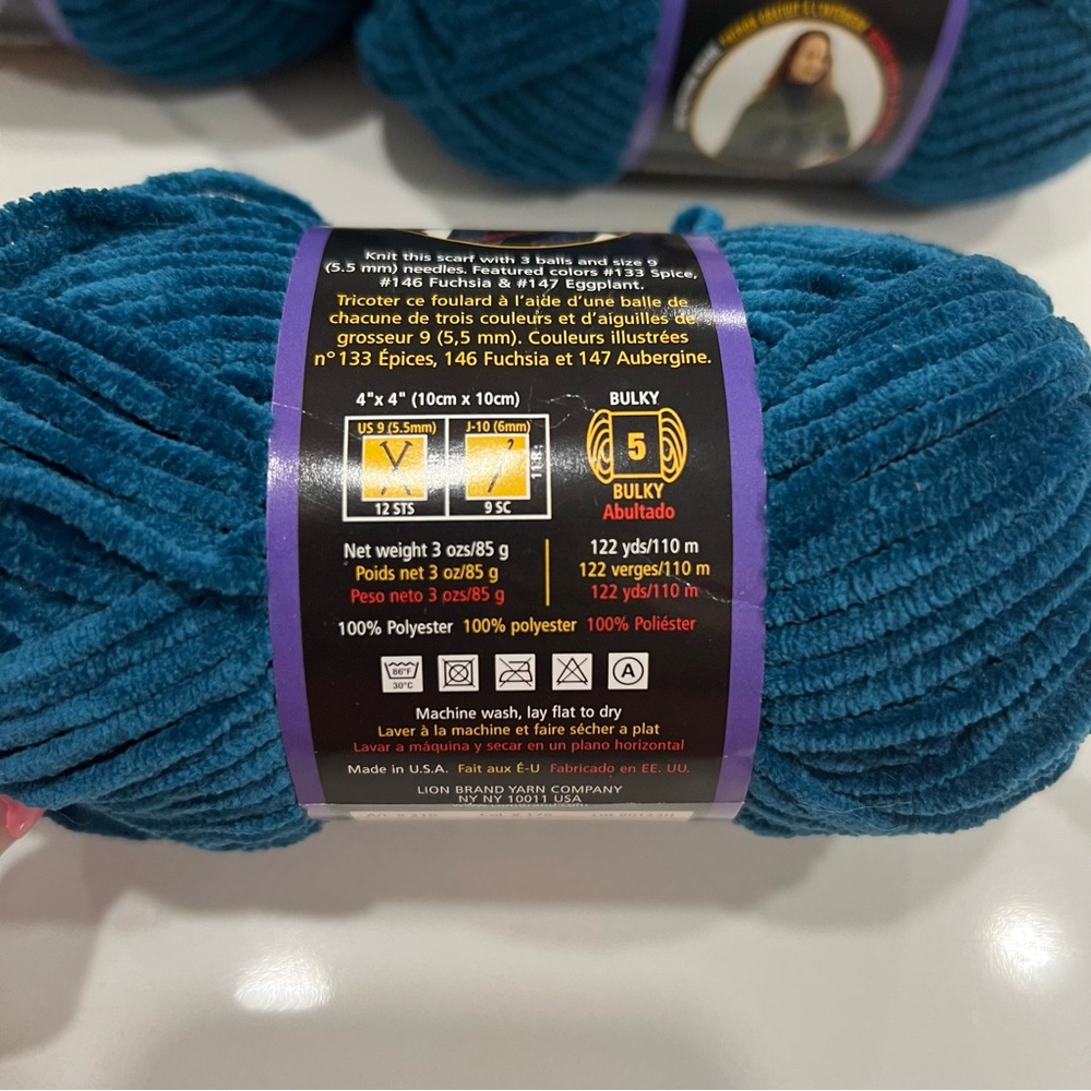 Lion Brand 'Lion Suede' Velvet Yarn - Teal lot of 7 skeins - Picture 4 of 4